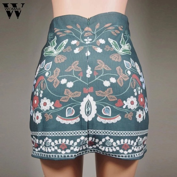 💕Host Pick Deep Green Unique Patterned Mini Skirt - Picture 4 of 5